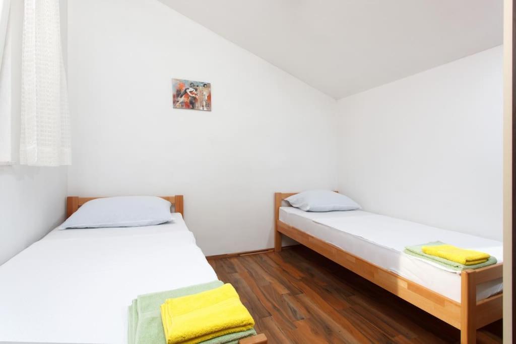 Apartments Mani Trogir Exterior foto